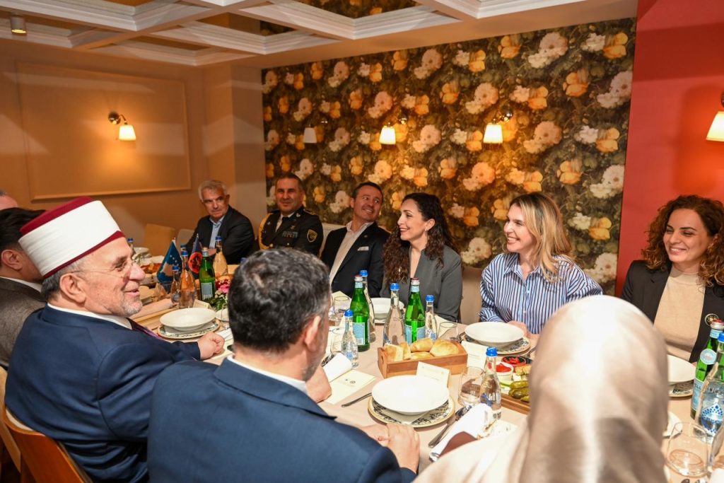 Presidentja Osmani shtron iftar për myftiun Naim Tërnava dhe BIK-un