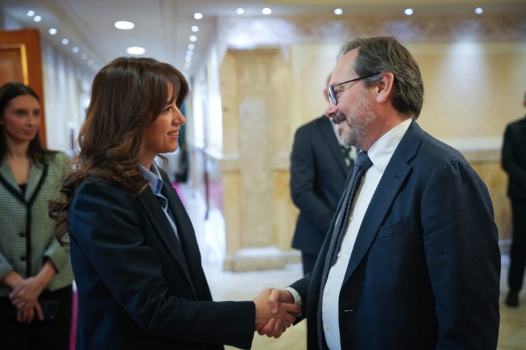 Kryetarja Haxhiu priti në takim zëvendësdrejtorin menaxhues të EEAS për Ballkanin Perëndimor, Emanuele Giaufret