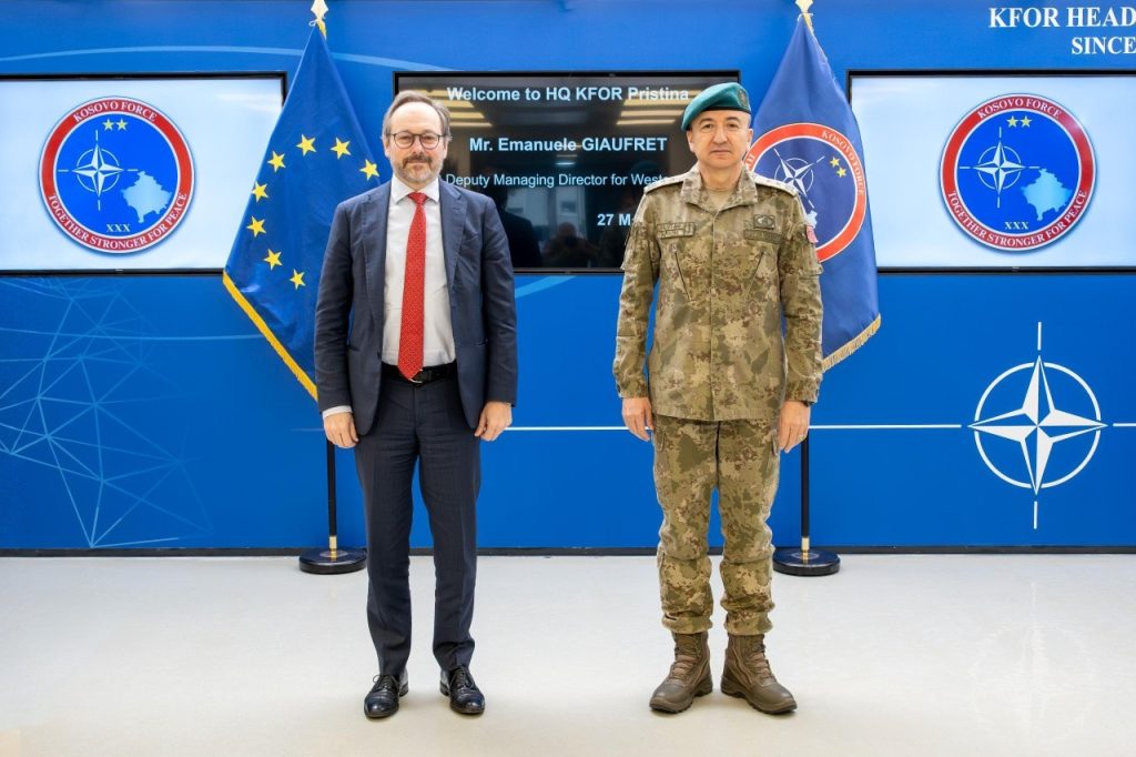 Komandanti i KFOR-it takon Giaufret, flasin për sigurinë në Kosovë
