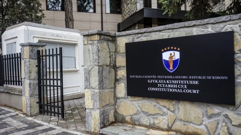 Kushtetuesja rrëzon dekretin e Osmanit, 34 ditë afat për zgjedhjen e presidentit të ri