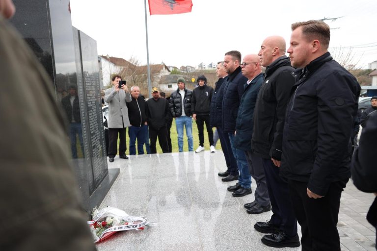 Haradinaj nderon 27-vjetorin e rënies së martirëve në Pastasel