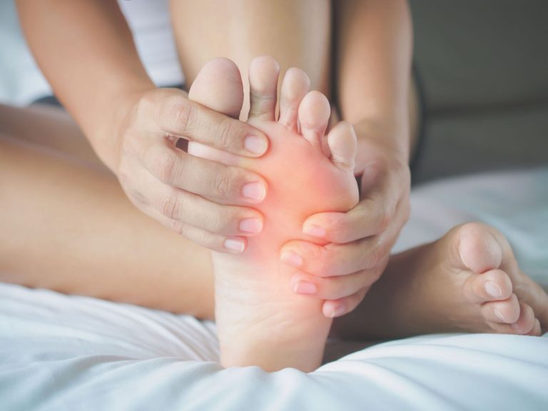 💆‍♀️ Fryrja e Këmbëve: Si ta Lehtësoni me Ushqim dhe Ushtrime