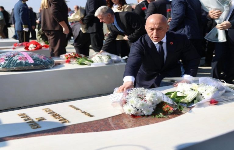 Haradinaj bën homazhe në Prekaz për Epopenë e UÇK-së