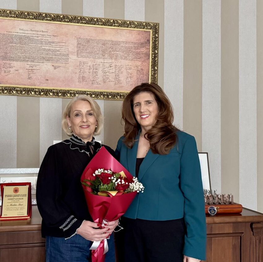 Musliu viziton bashkëshorten e Hashim Thaçit për Ditën e Gruas