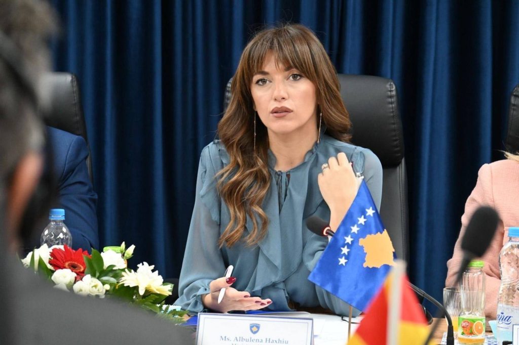 Kushtetuesja refuzon kërkesën e Albulena Haxhiut për zgjedhjen e presidentit