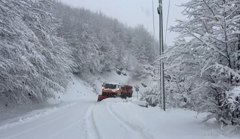 Rruga Kullë – Rozhajë e mbyllur për shkak të borës ❄️