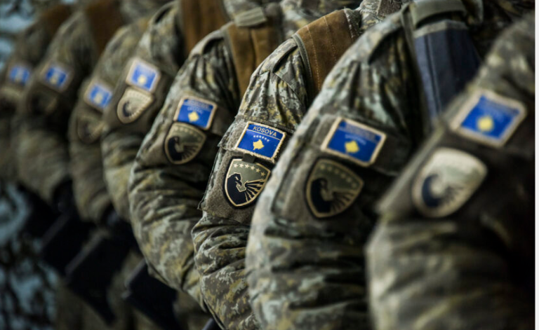 FSK shënon Epopenë e UÇK-së me ceremoni solemne në kazermën “Adem Jashari”