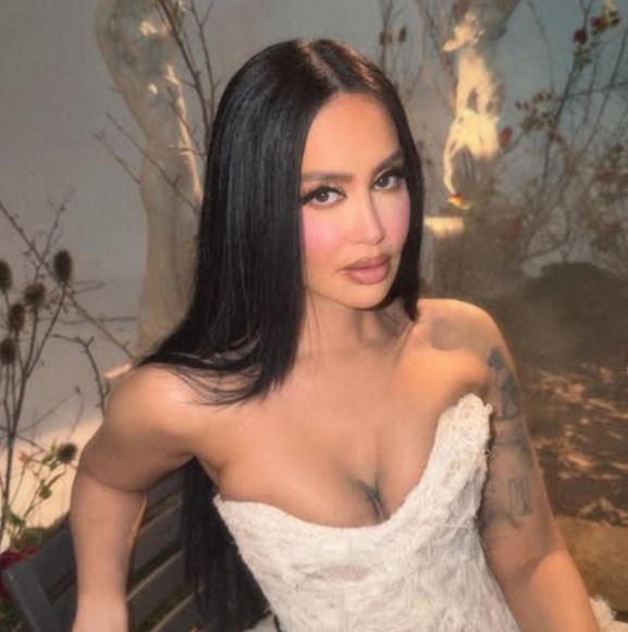 Dafina Zeqiri paralajmëron projekt të ri muzikor 🎶✨