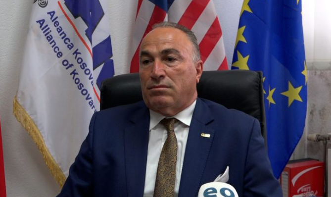 Shahini: Kosova nuk mund të mbetet peng i kalkulimeve politike