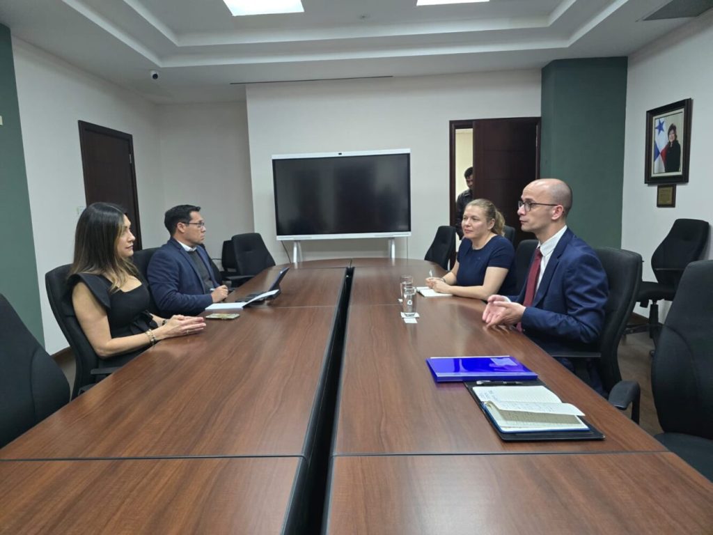 Ahmeti diskutoi me përfaqësues të Panamasë për kulturë, arsim dhe ekonomi