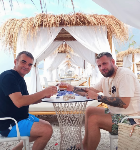 Luiz Ejlli uron vjehrrin për ditëlindje: “Vjehrri më i mirë”