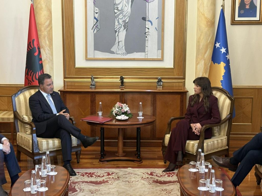 Haxhiu pret në takim homologun nga Shqipëria, Niko Peleshin