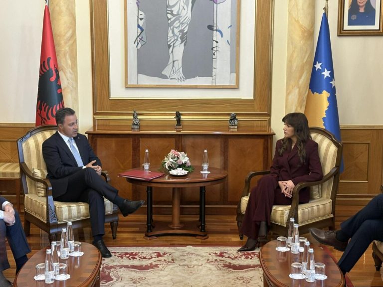 Haxhiu pret në takim homologun nga Shqipëria, Niko Peleshin