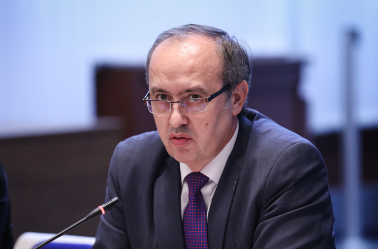 Hoti kritikon Osmanin: I qëndroi besnike Kurtit për pesë vite