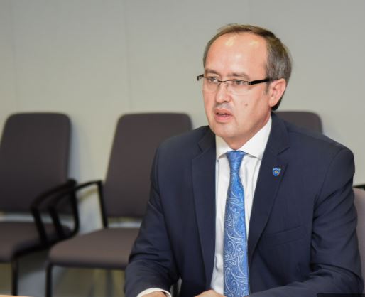 Hoti: Inflacioni i gërryen të ardhurat e familjeve, ekonomia mbetet e dobët