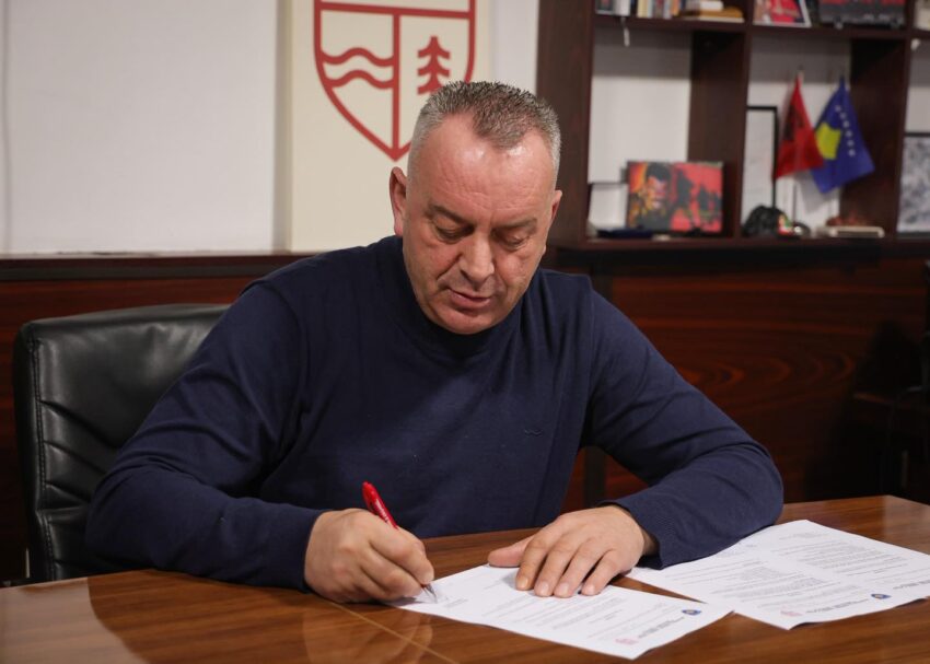 Ramosaj kritikon Kurtin pas deklaratave të Rashiqit për tokën e Manastirit