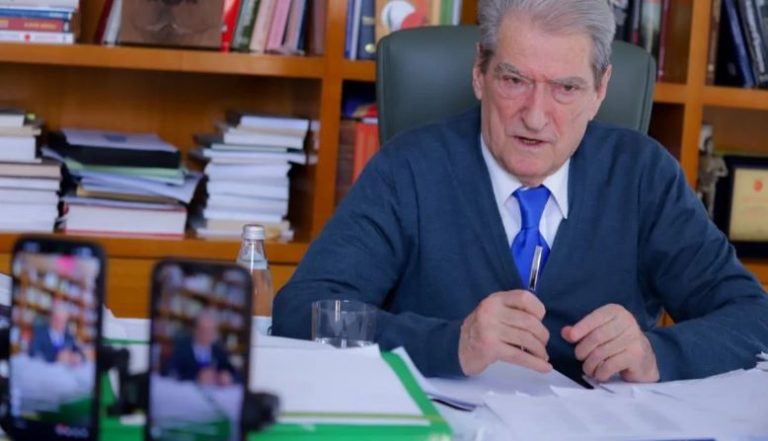 Sali Berisha flet për çmimin e karburanteve: Propozon uljen e taksës dhe lëvizjen e akcizës