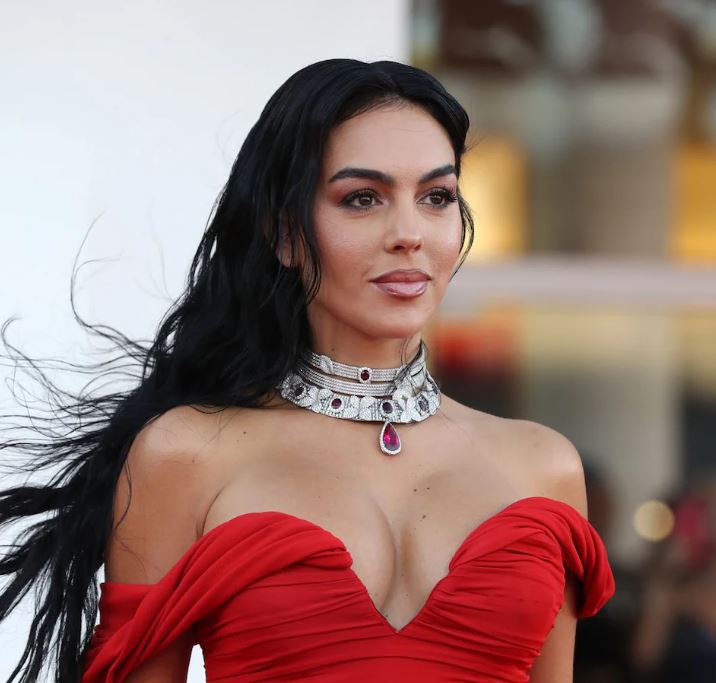 Georgina Rodriguez largohet nga Riadi me fëmijët drejt Madridit