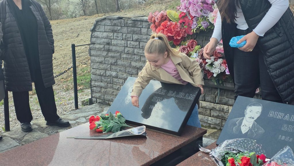 Kryetari i Klinës nderon martirët e Potërqit: “Kujtimi për ta mbetet i freskët dhe i përjetshëm”