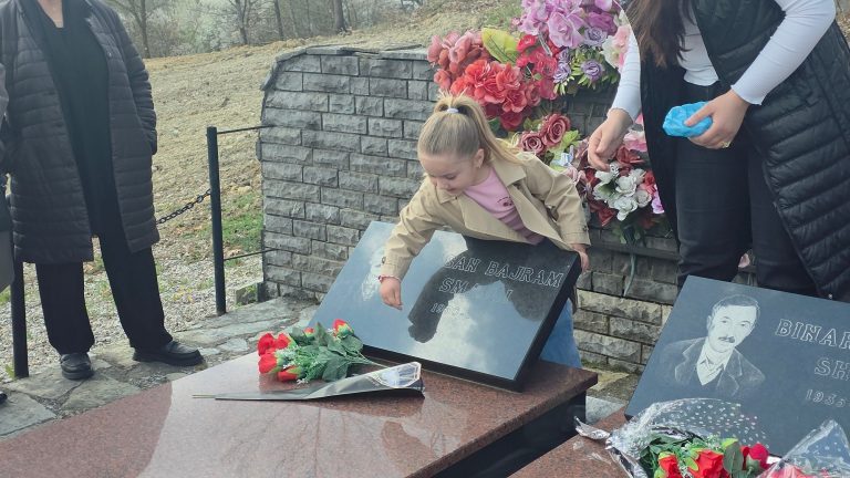 Kryetari i Klinës nderon martirët e Potërqit: “Kujtimi për ta mbetet i freskët dhe i përjetshëm”