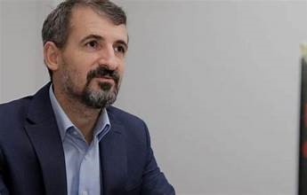 Miftaraj ironizon Rrustemin për deklaratat ndaj ambasadorëve