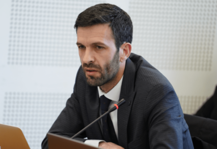 Eman Rrahmani paralajmëron rrezikun e autoritarizmit nga Vetëvendosje dhe Albin Kurti