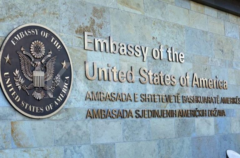 Ambasada amerikane mirëpret marrëveshjen për ligjin e të huajve, thekson konsultimin me serbët