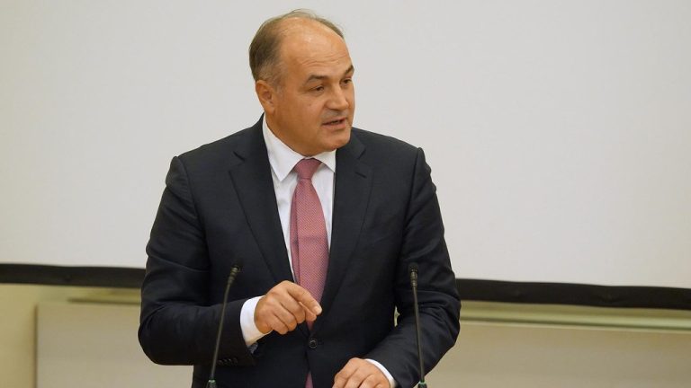 Hoxhaj paralajmëron krizë të thellë politike në Kosovë