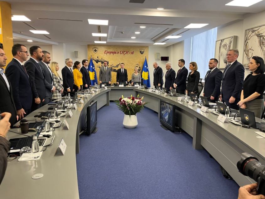 Qeveria e Kosovës mban një minutë heshtje për viktimat në Austri