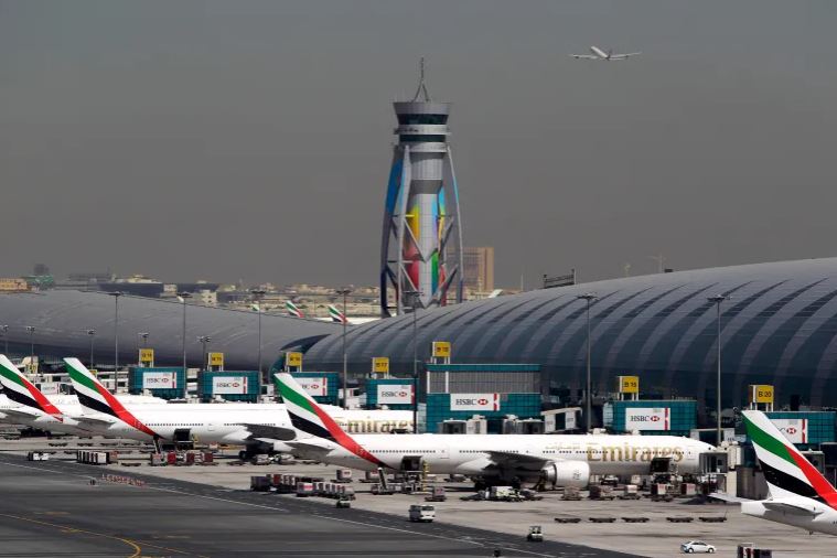 Raportohen shpërthime në Dubai, aeroporti pezullon përkohësisht fluturimet