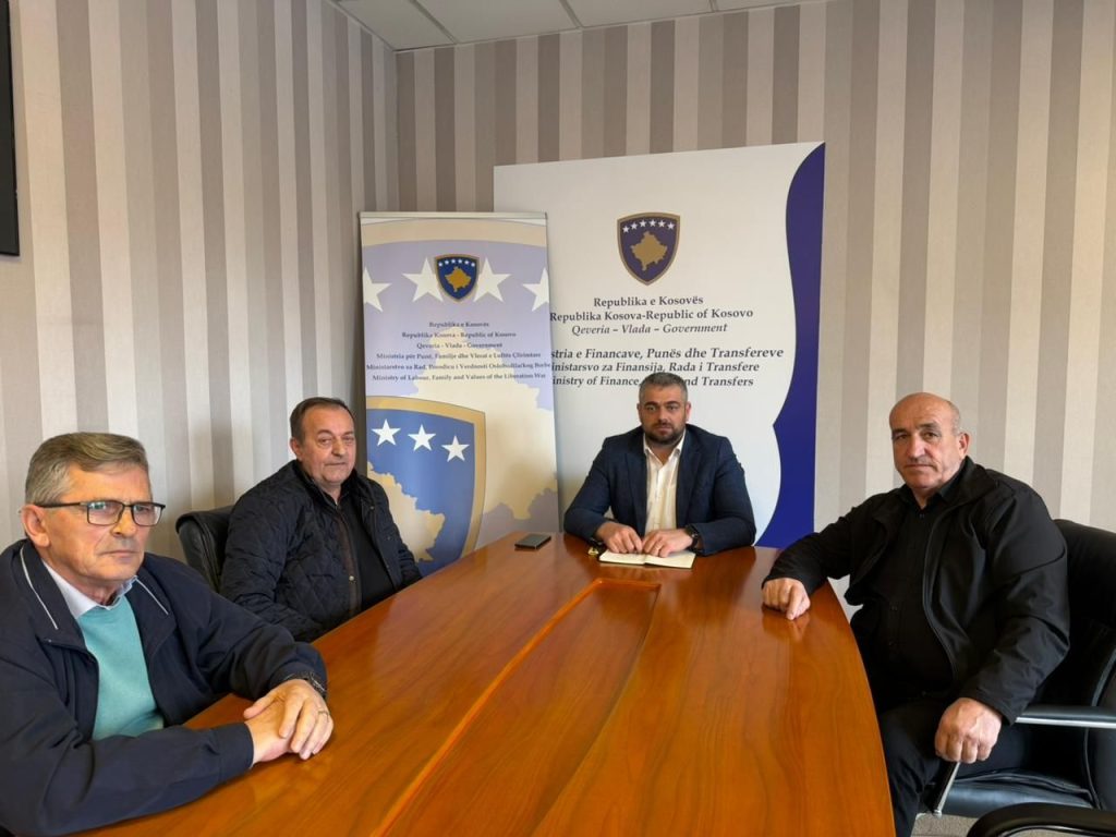 Hoti pret ish-drejtues të UÇK-së, zotohet për bashkëpunim në mbështetje të kategorive të luftës