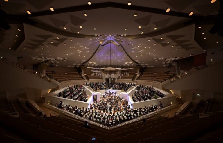 Filharmonia e Kosovës debutojnë në Berlin me një koncert koral 360°
