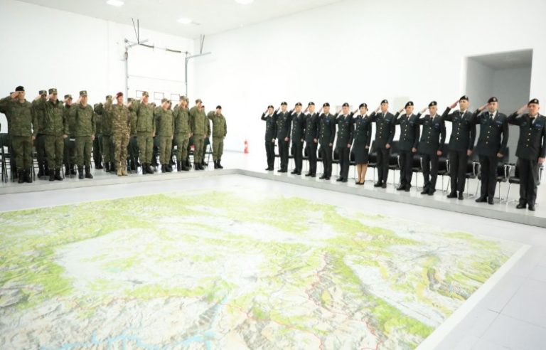 Përfundon Kursi për Rreshtermajor “Gjenerata 03-2026” në Komandën e Doktrinës dhe Stërvitjes