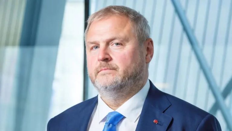 Kosova përballet me pasiguri politike pas shpërndarjes së Kuvendit