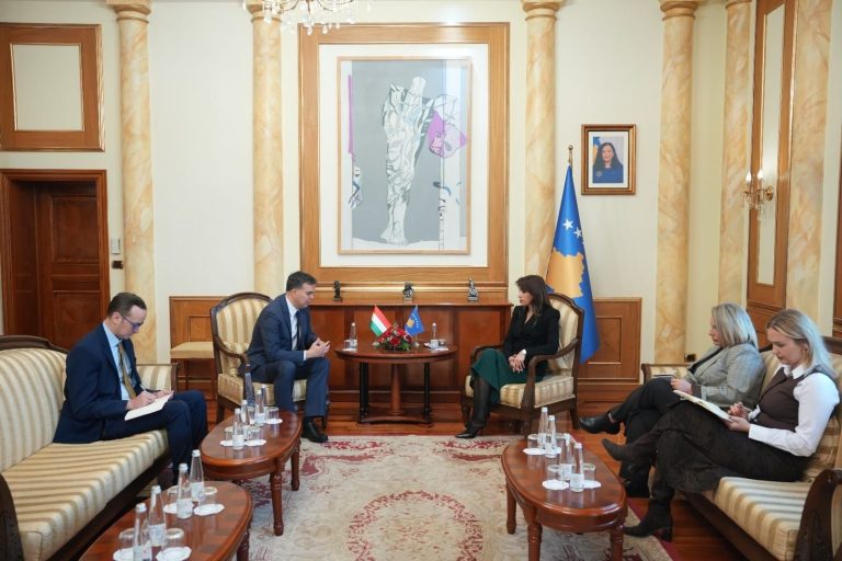 Kryetarja Haxhiu priti në takim Ambasadorin e Hungarisë, Laszlo Istvan Dux