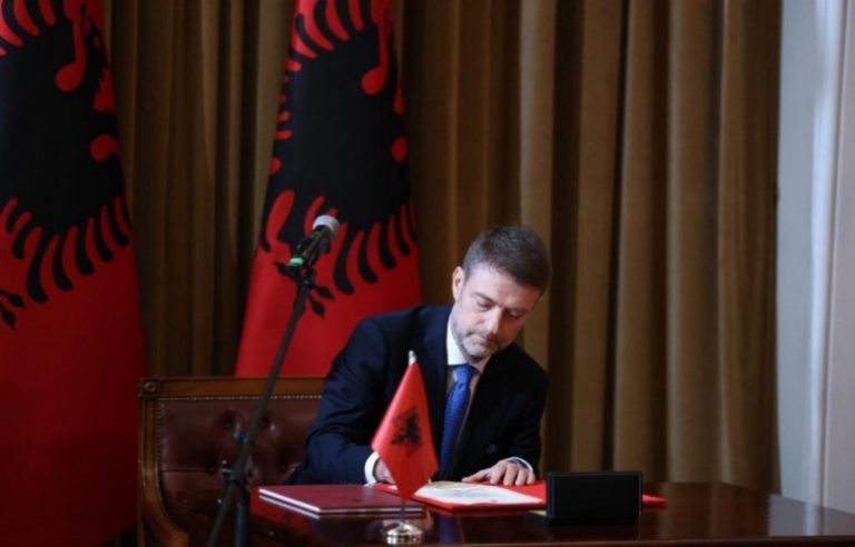 Hoxha dhe Konjufca shkëmbejnë urime për marrëdhëniet e veçanta Kosovë-Shqipëri