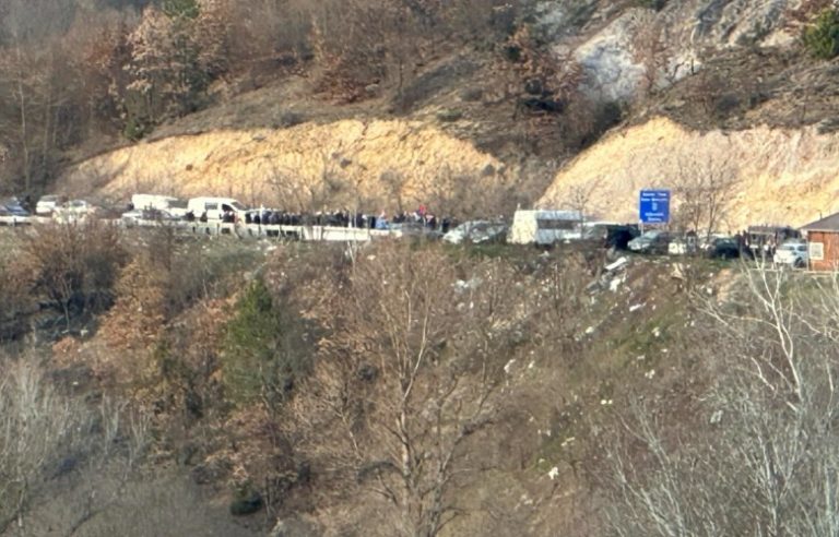 Përfundon protesta e serbëve, nis qarkullimi i automjeteve në Jarinjë