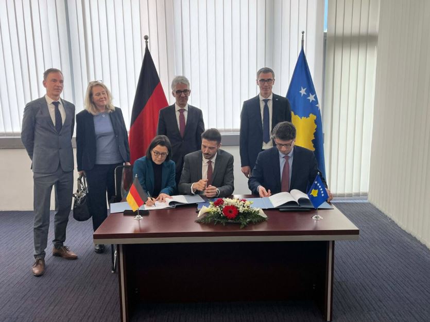 Kosova nënshkruan kredi 80 milionë euro për reformat në energji