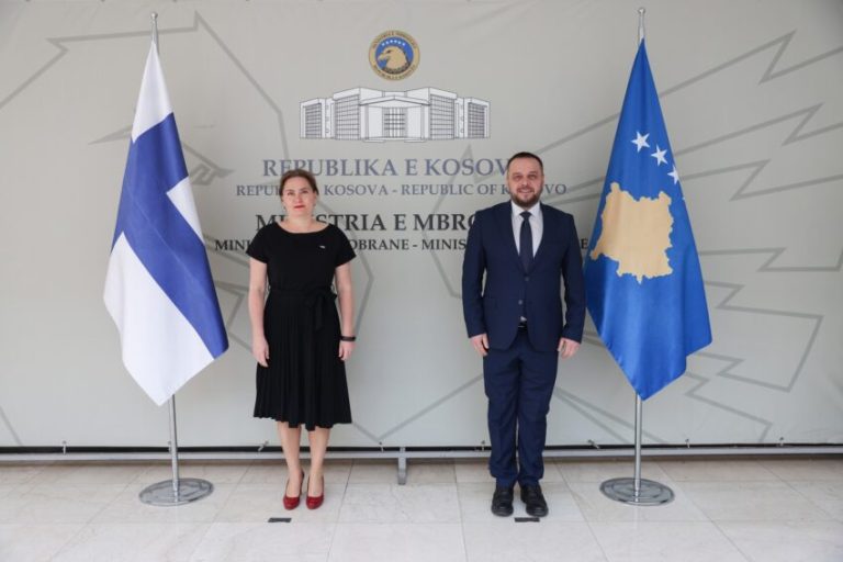 Maqedonci takohet me Ambasadoren e Finlandës, diskutohet bashkëpunimi në mbrojtje