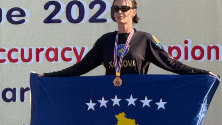 Lisjeta Thaqi shpallet kampione botërore në paragllajd