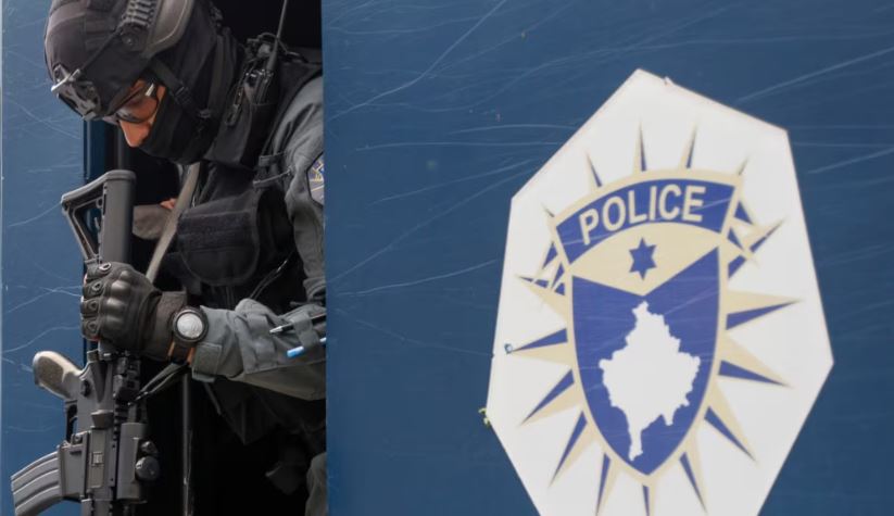 Policia kap cigare në vlerë 80 mijë euro në Leposaviq, të dyshuarit arratisen drejt Serbisë