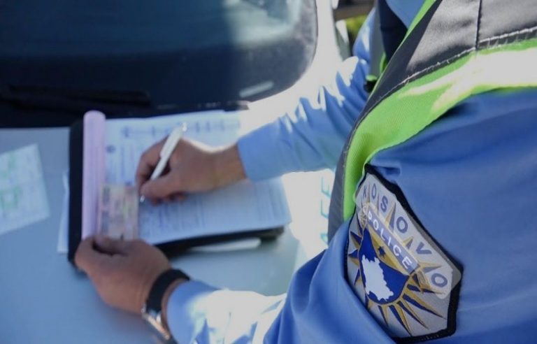 Raporti ditor i Policisë së Kosovës: 24 aksidente me të lënduar, 2,013 tiketa trafiku
