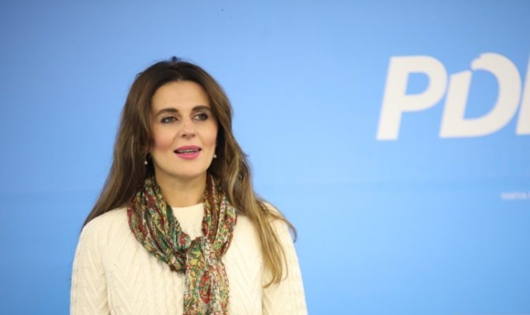 Vlora Çitaku kritikon Kurtin