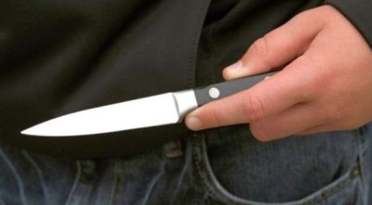 Nxënësi i klasës së nëntë kapet me thikë në një shkollë në Rahovec