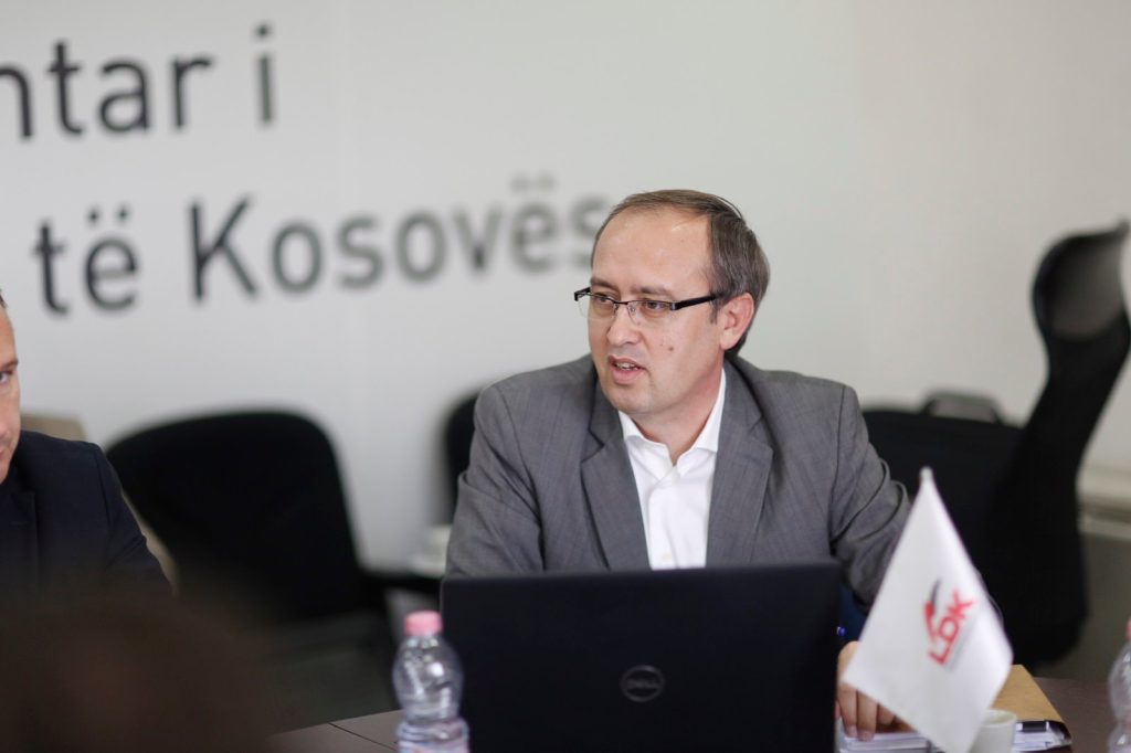 Hoti akuzon Kurtin: Historia po përsëritet