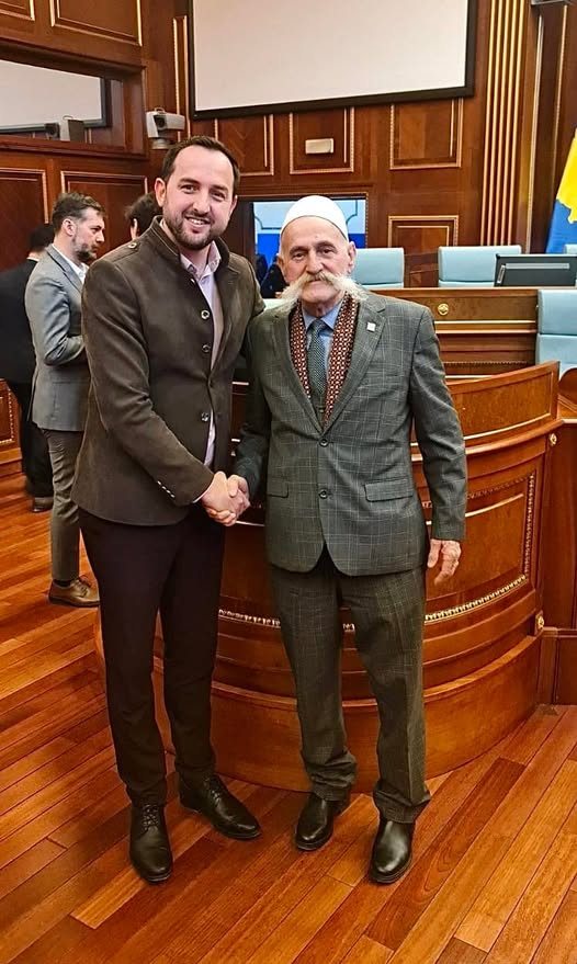 Visar Korenica kujton thirrjen e Bacës Rifat dhe nderon familjen Jashari