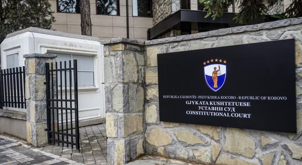 Gjykata Kushtetuese bashkon kërkesat e Kurtit dhe deputetëve të LVV-së për dekretin e Osmanit