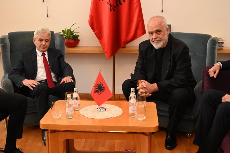 Ahmeti takon Edi Ramën, diskutojnë bashkëpunimin ndërshqiptar