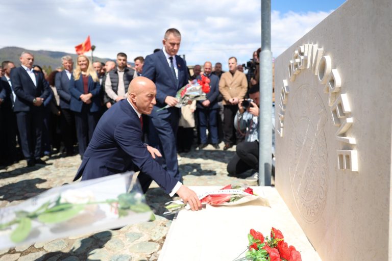 Haradinaj përkujton dëshmorët e luftës në Dukagjin