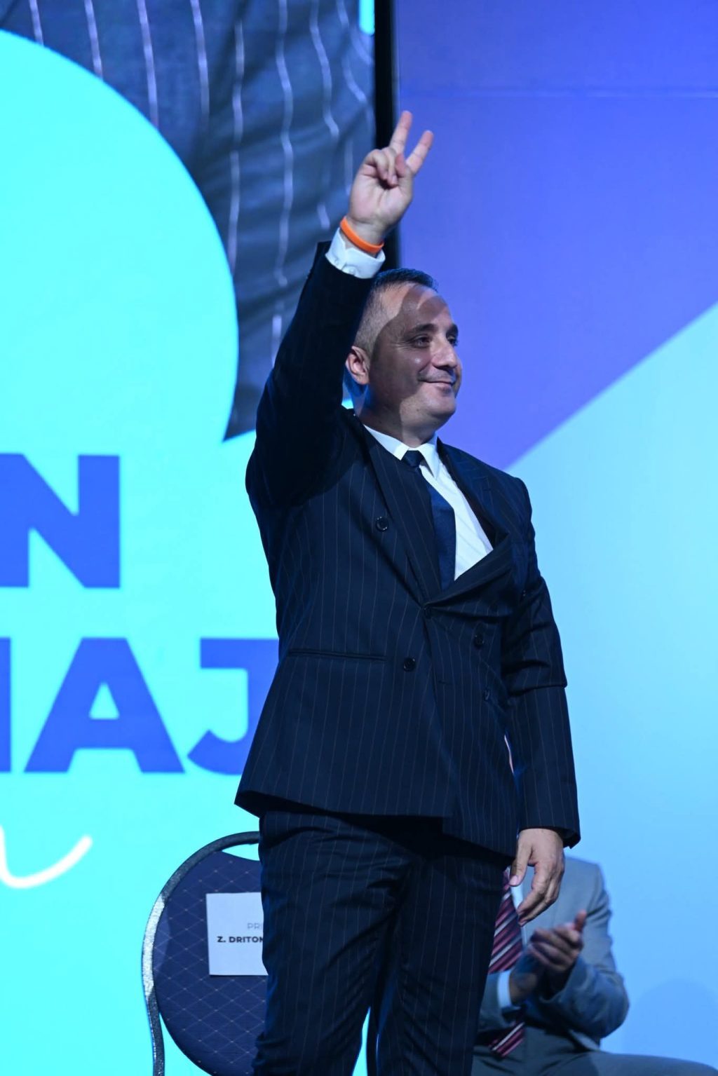 Selmanaj reagon pas përjashtimit nga Kryesia e LDK-së